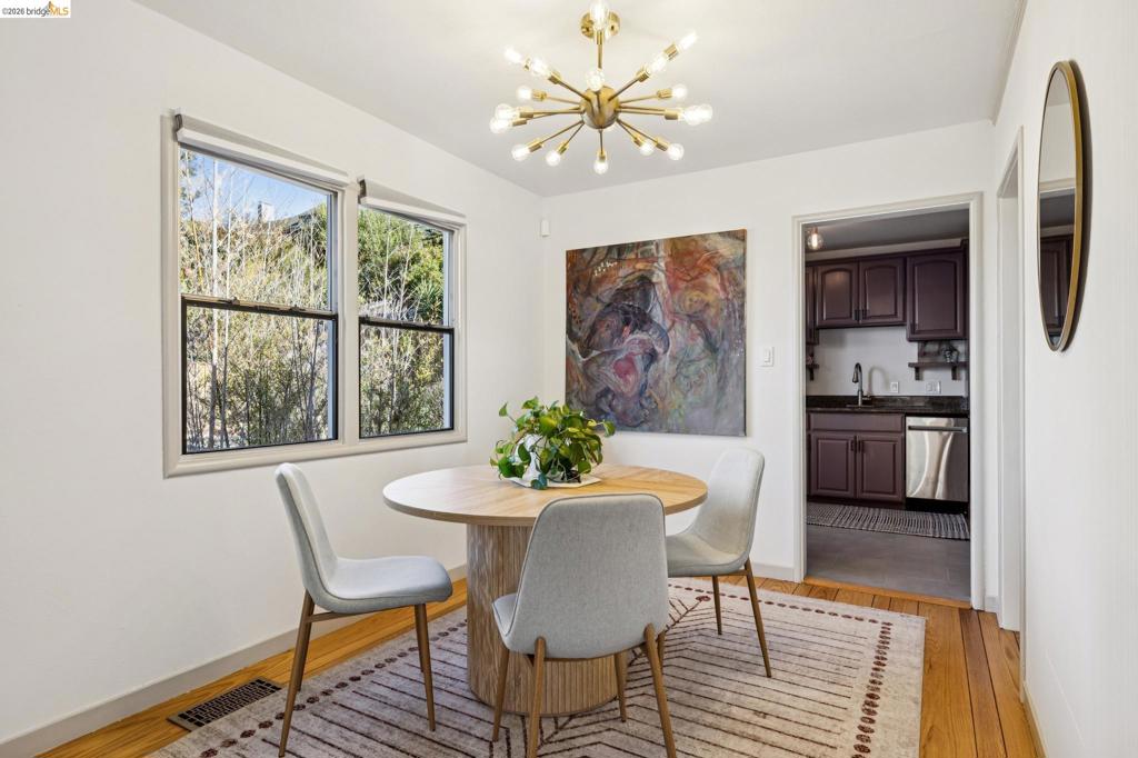 4620 Camden St Property Photo 12