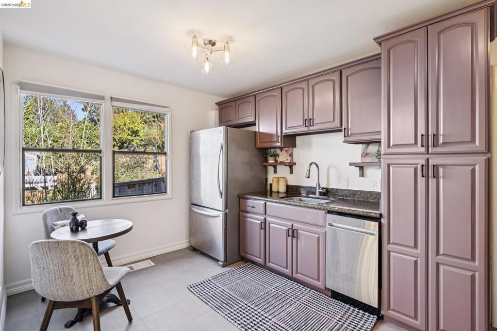 4620 Camden St Property Photo 16
