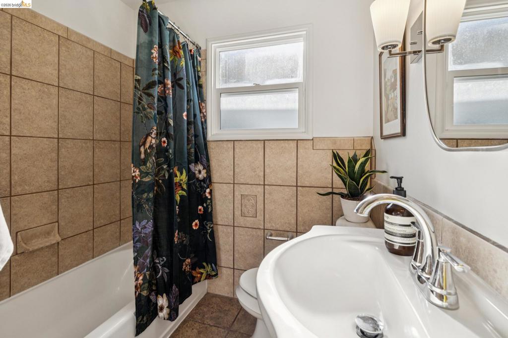 4620 Camden St Property Photo 27