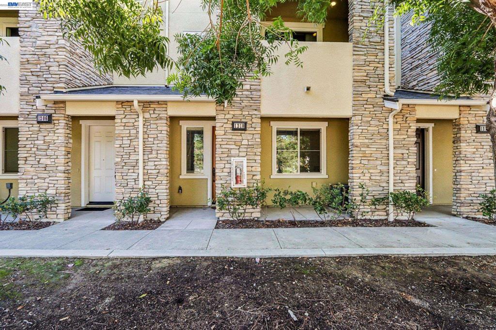 1210 Nestwood Way Property Photo 1