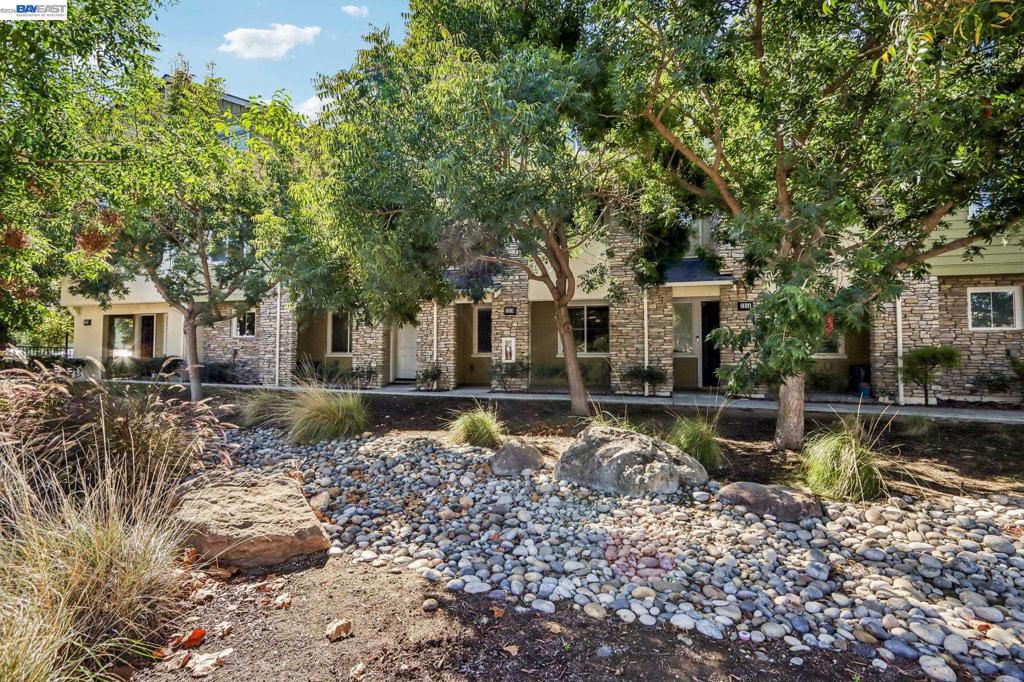 1210 Nestwood Way Property Photo 4