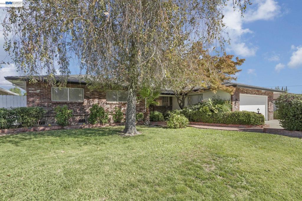 1075 Lake Glen Way Property Photo 6