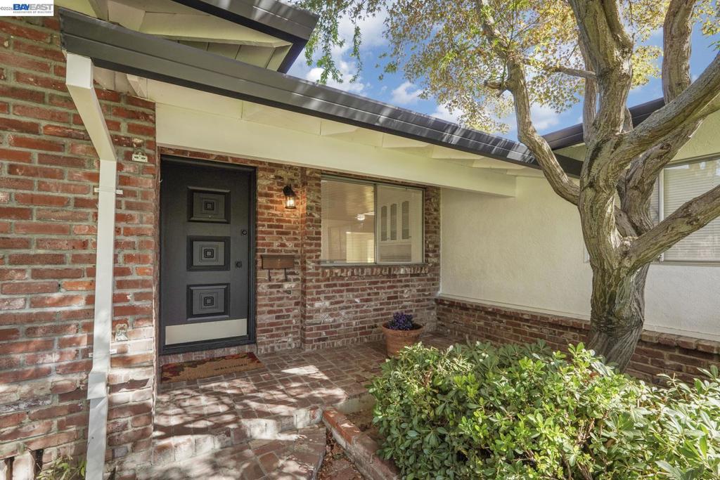 1075 Lake Glen Way Property Photo 11