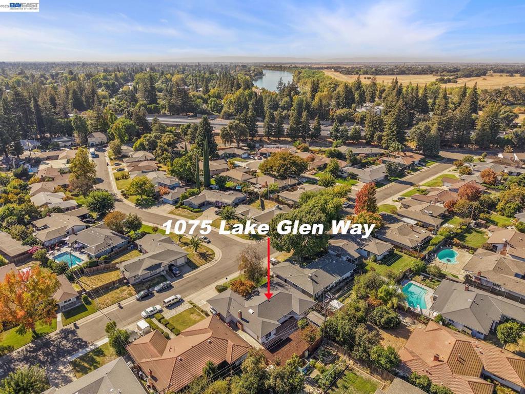 1075 Lake Glen Way Property Photo 13