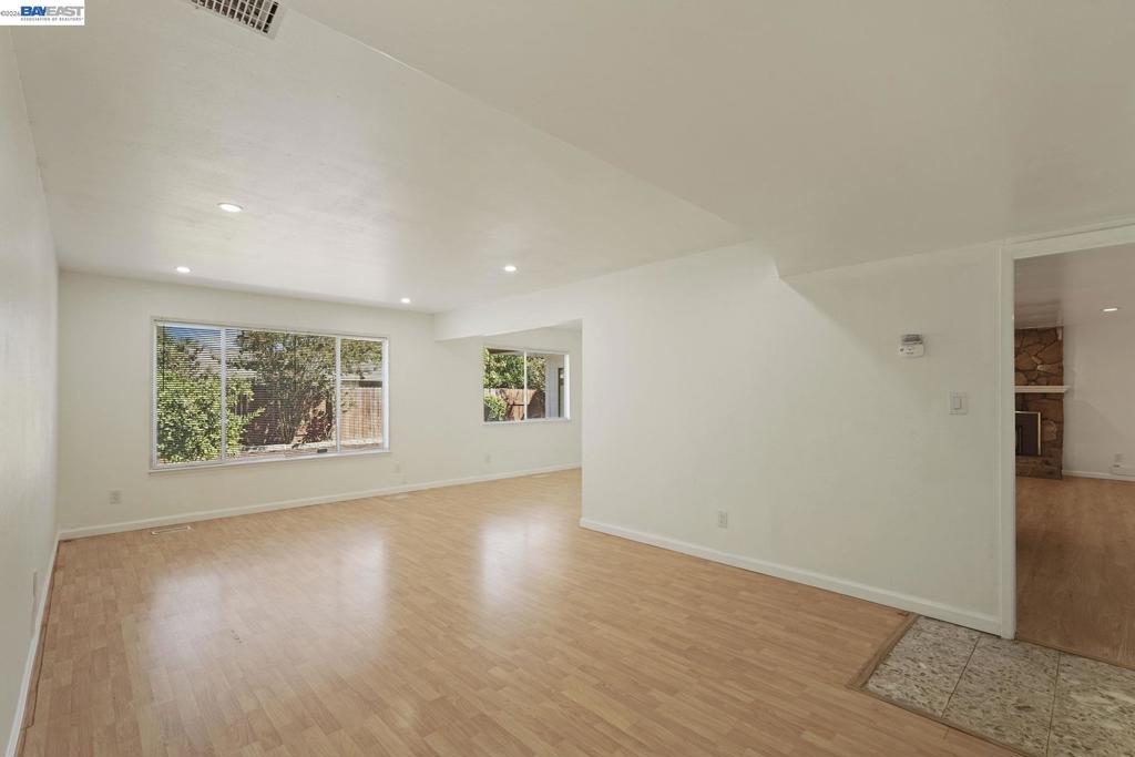 1075 Lake Glen Way Property Photo 17