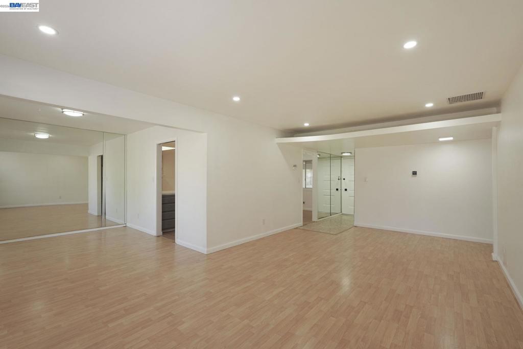1075 Lake Glen Way Property Photo 18
