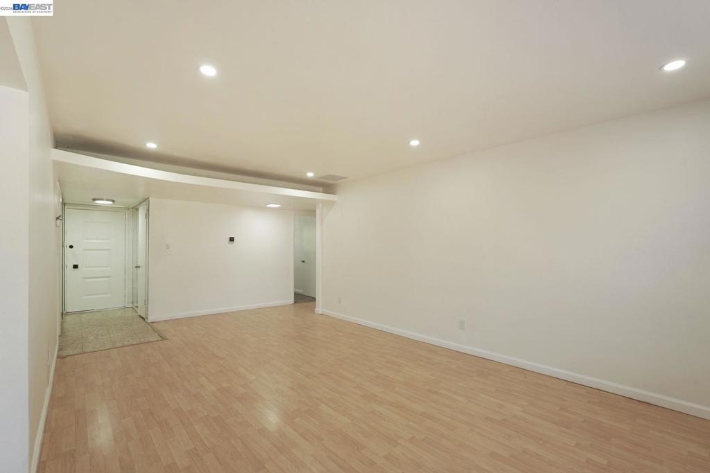 1075 Lake Glen Way Property Photo 19