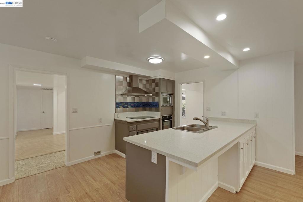1075 Lake Glen Way Property Photo 21