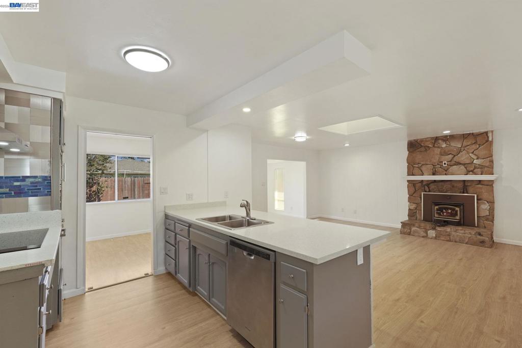 1075 Lake Glen Way Property Photo 22