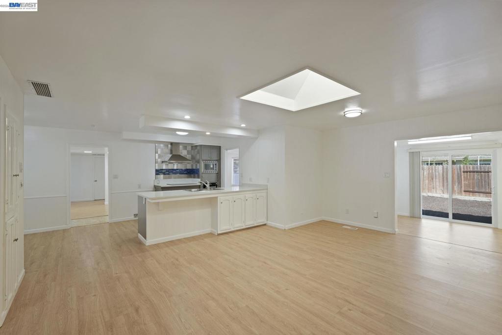1075 Lake Glen Way Property Photo 28