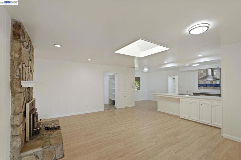 1075 Lake Glen Way Property Photo 30