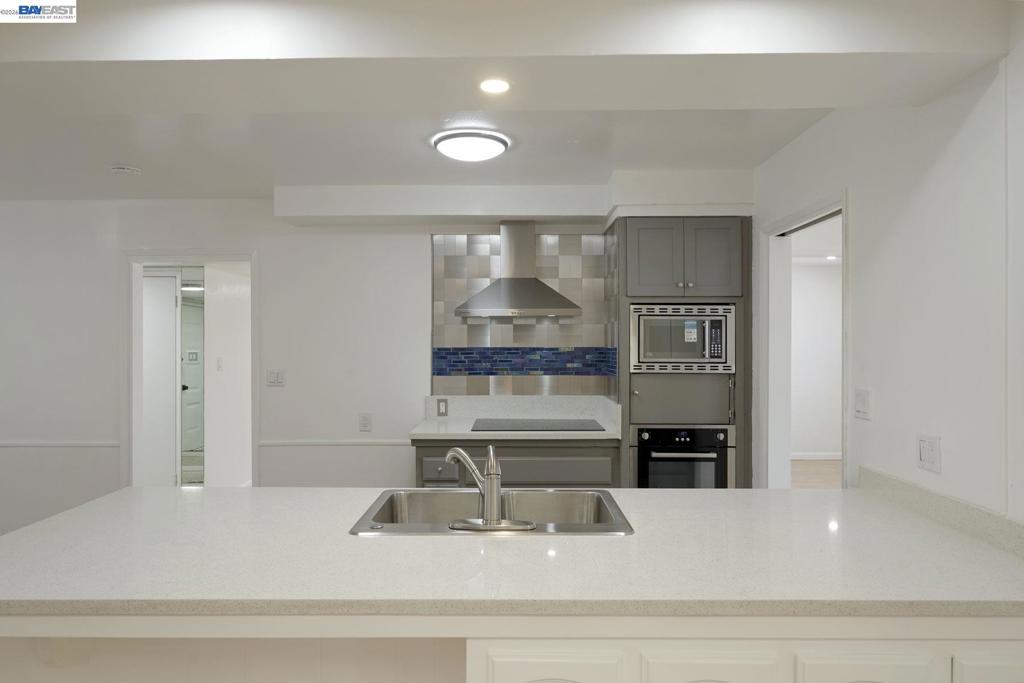 1075 Lake Glen Way Property Photo 31