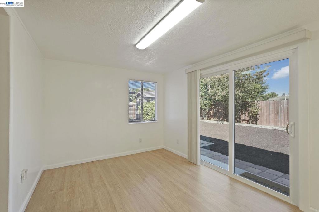 1075 Lake Glen Way Property Photo 32