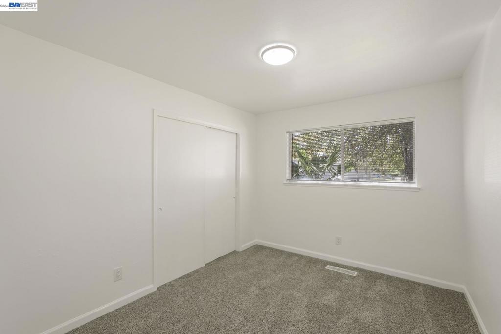 1075 Lake Glen Way Property Photo 36