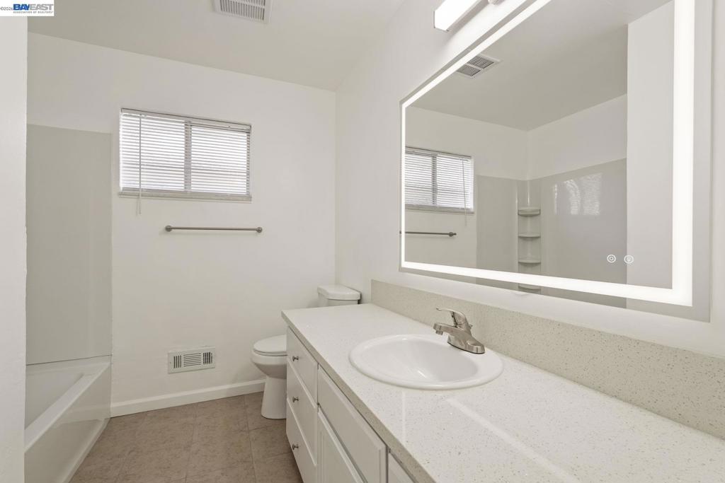 1075 Lake Glen Way Property Photo 41
