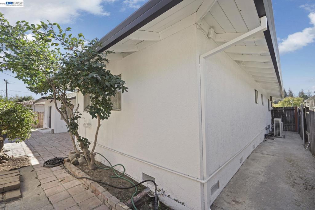 1075 Lake Glen Way Property Photo 56