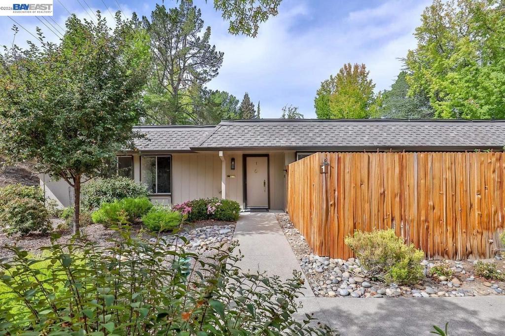 1932 Ptarmigan Dr 1 Property Photo 1