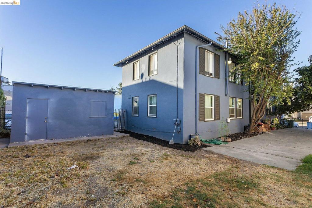 2933 Stanton St Property Photo 5