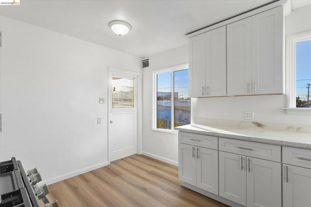 2933 Stanton St Property Photo 7
