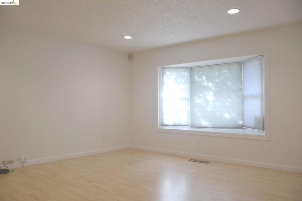 1140 Los Palos Ct Property Photo 6