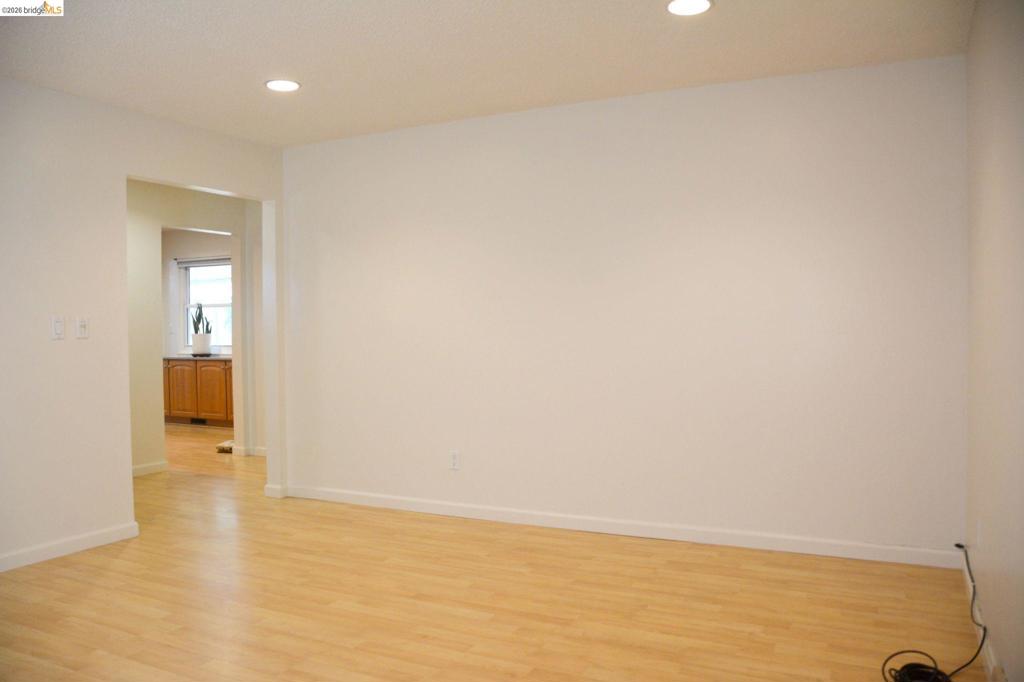 1140 Los Palos Ct Property Photo 7