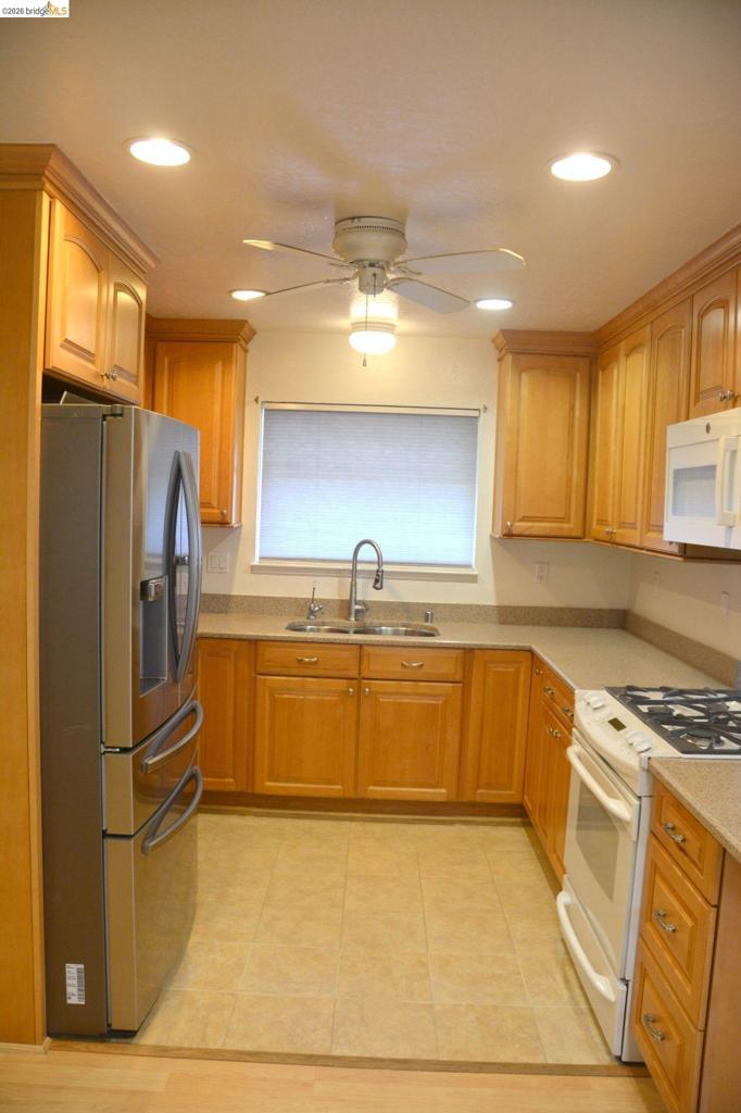1140 Los Palos Ct Property Photo 9