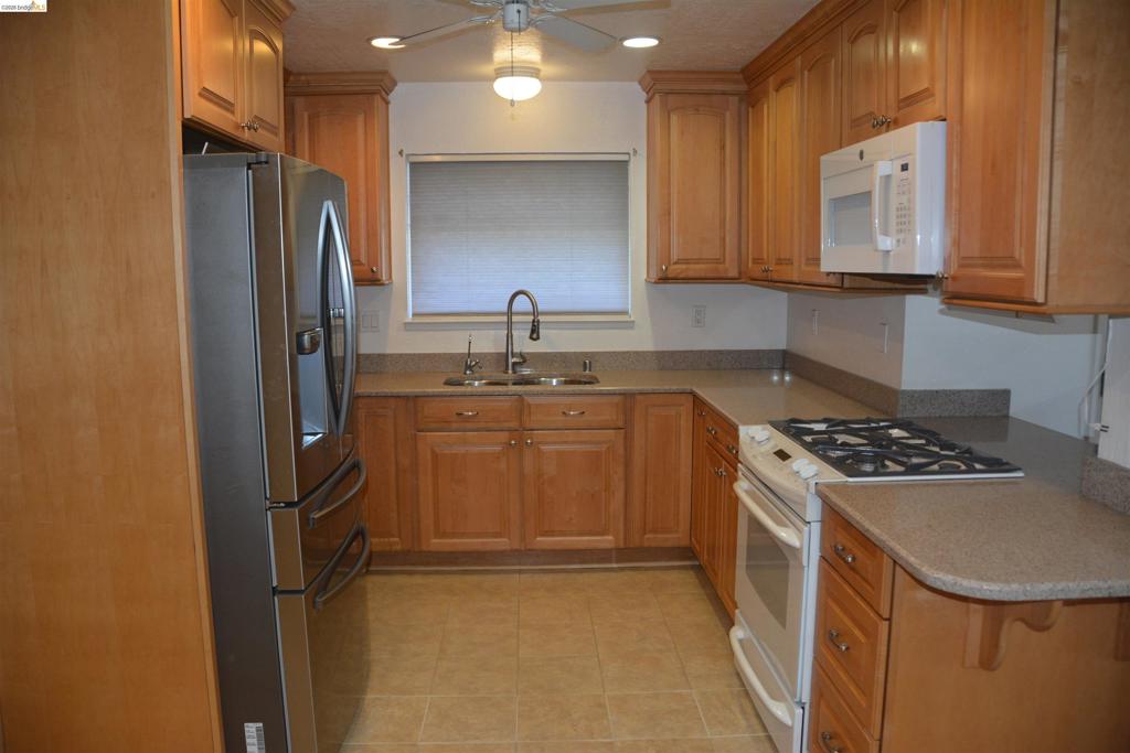 1140 Los Palos Ct Property Photo 10