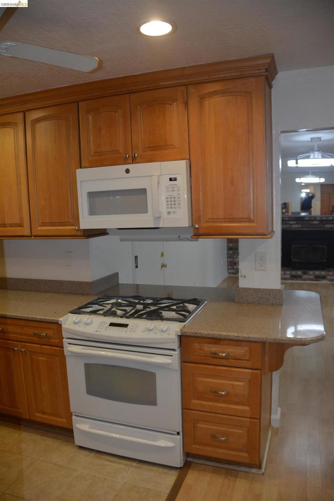 1140 Los Palos Ct Property Photo 11
