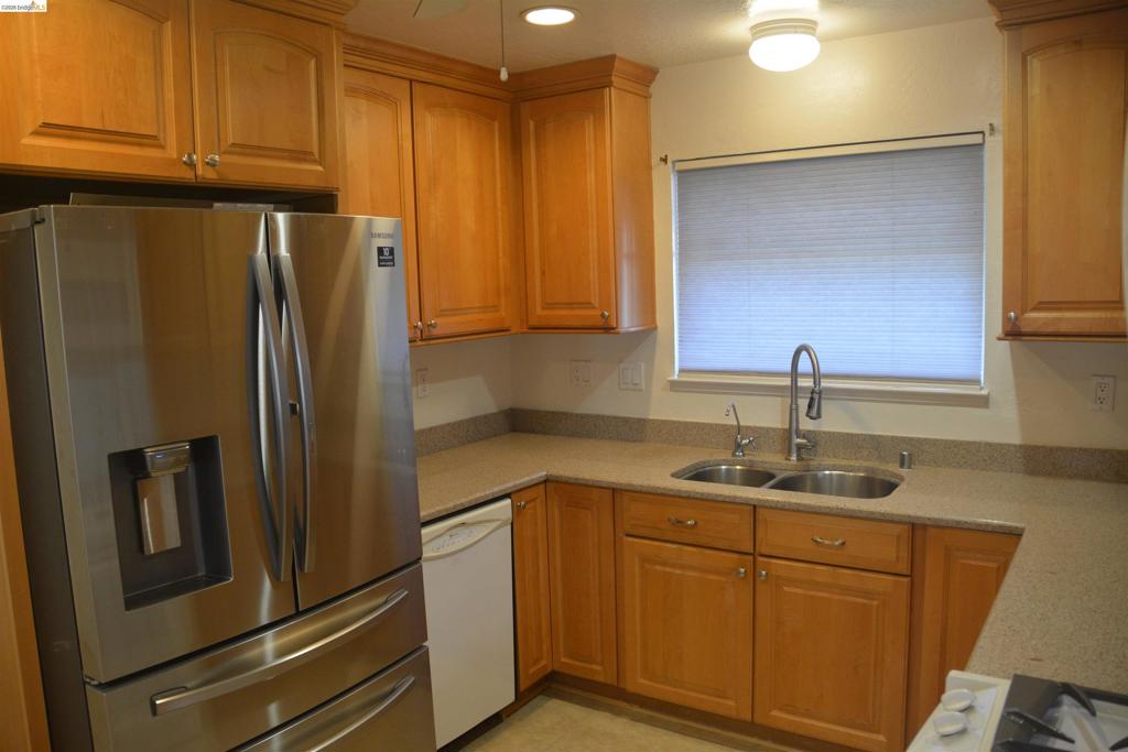 1140 Los Palos Ct Property Photo 12