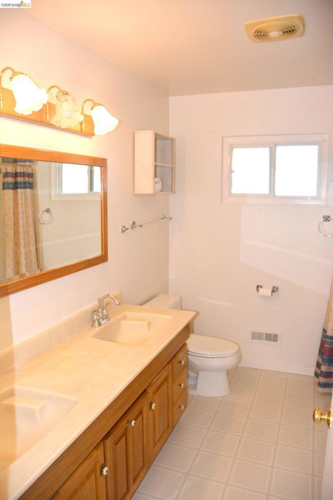 1140 Los Palos Ct Property Photo 25