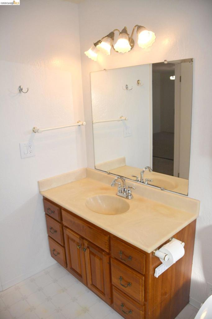 1140 Los Palos Ct Property Photo 33