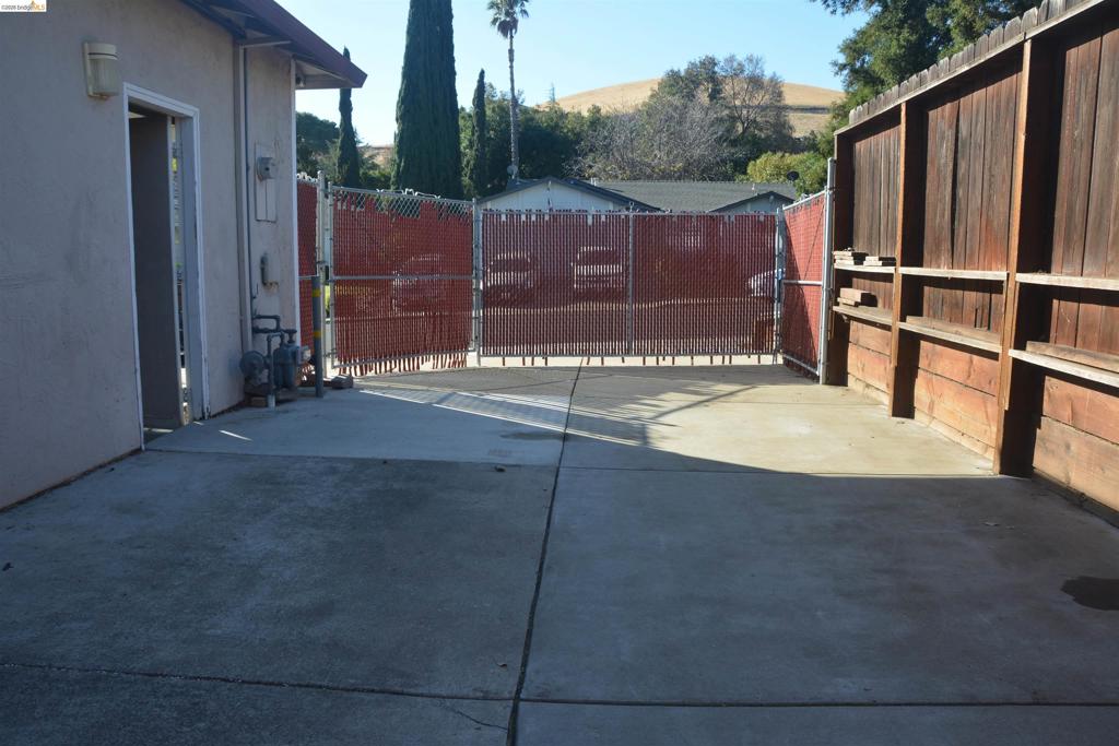 1140 Los Palos Ct Property Photo 42