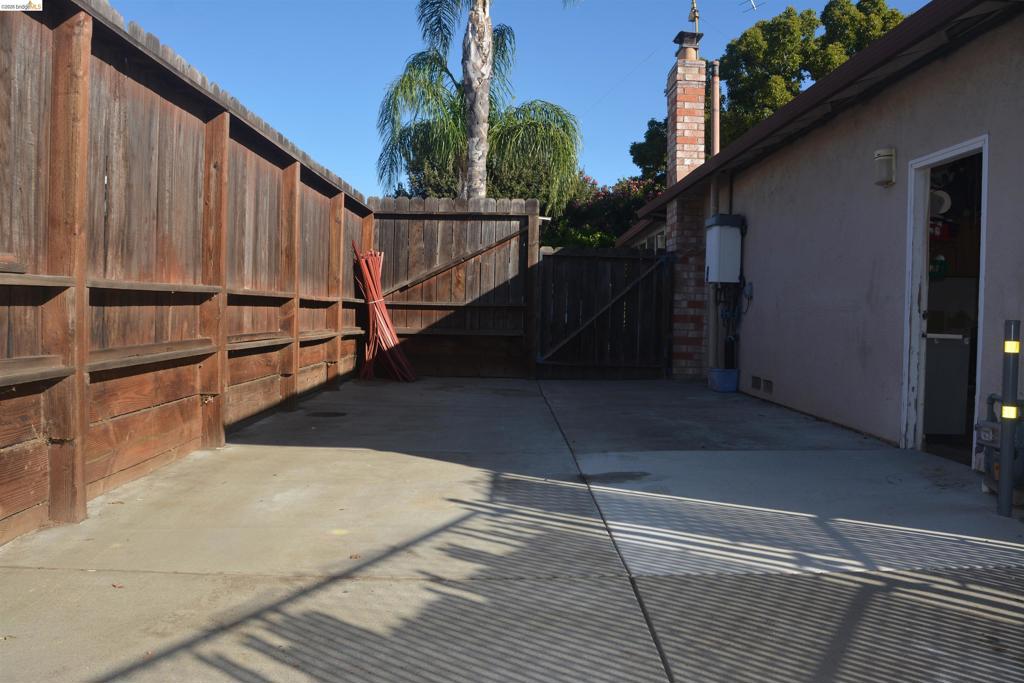 1140 Los Palos Ct Property Photo 43