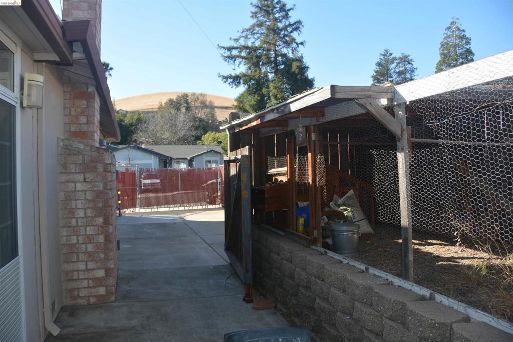 1140 Los Palos Ct Property Photo 45