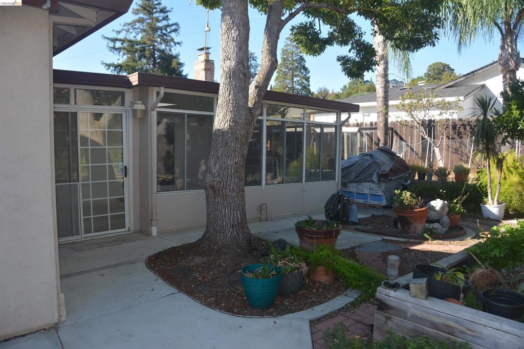 1140 Los Palos Ct Property Photo 47