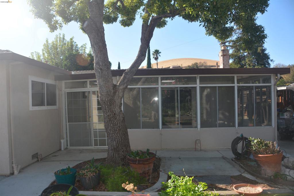 1140 Los Palos Ct Property Photo 48