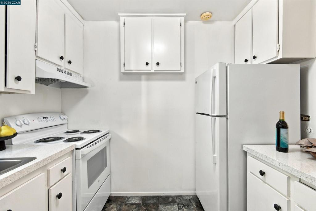 375 Camelback Rd 4 Property Photo 11