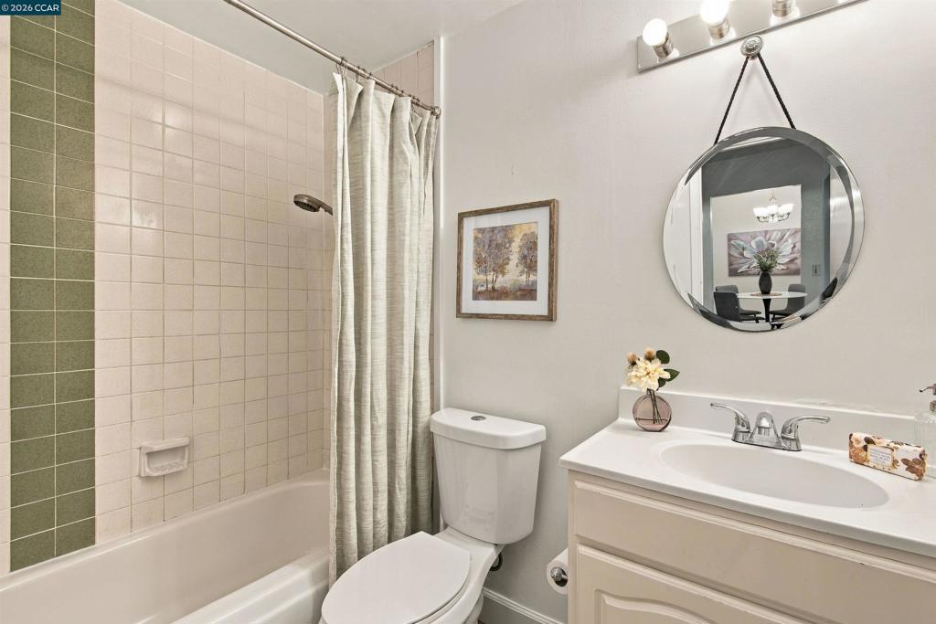 375 Camelback Rd 4 Property Photo 14