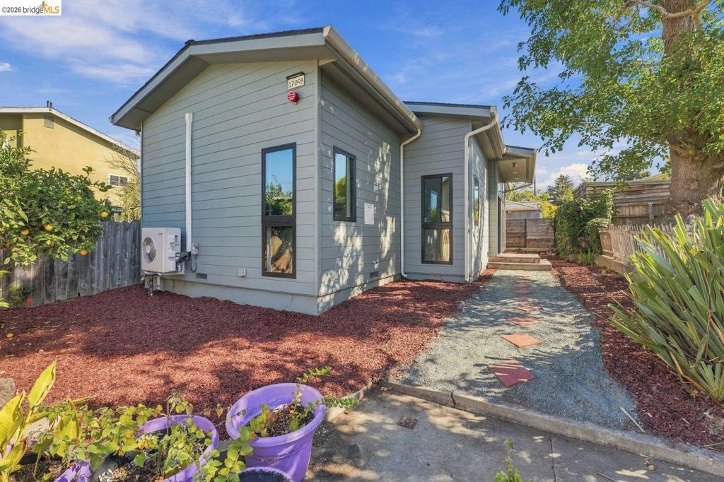 1709 Sacramento St Property Photo 4