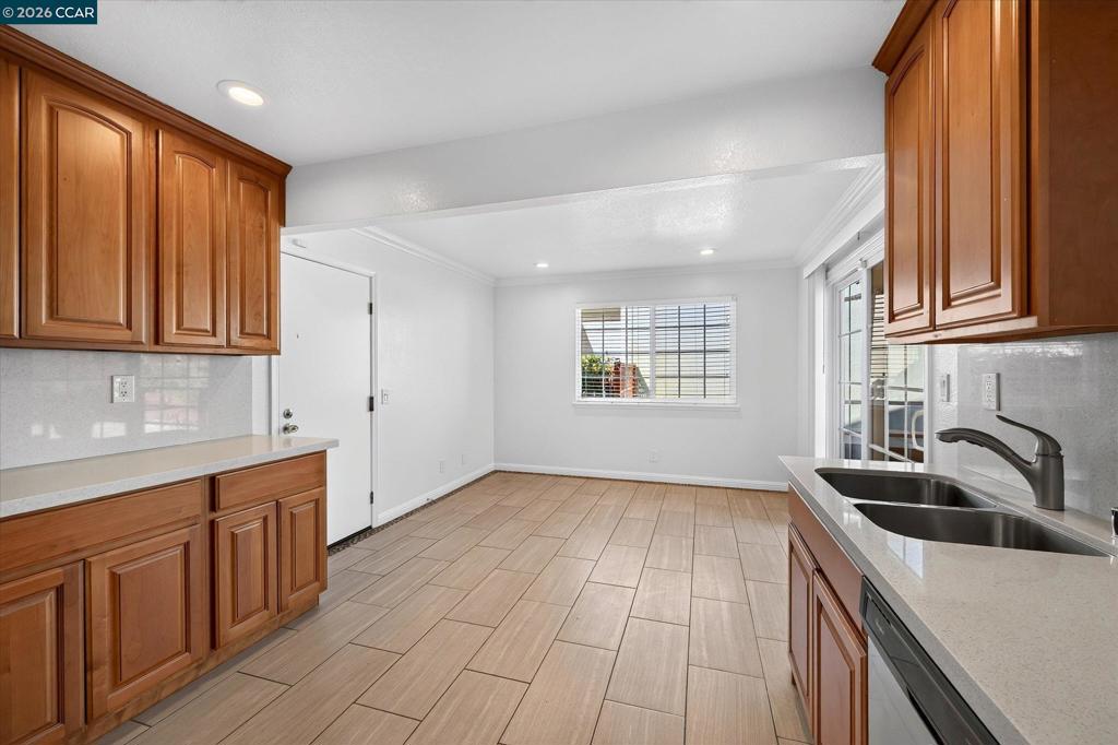1104 Canterbury Property Photo 8