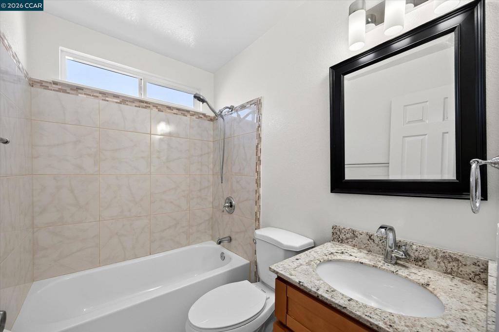 1104 Canterbury Property Photo 24