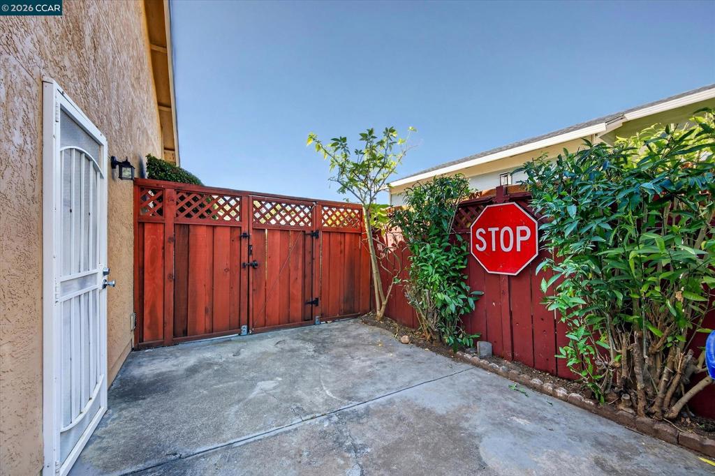 1104 Canterbury Property Photo 29