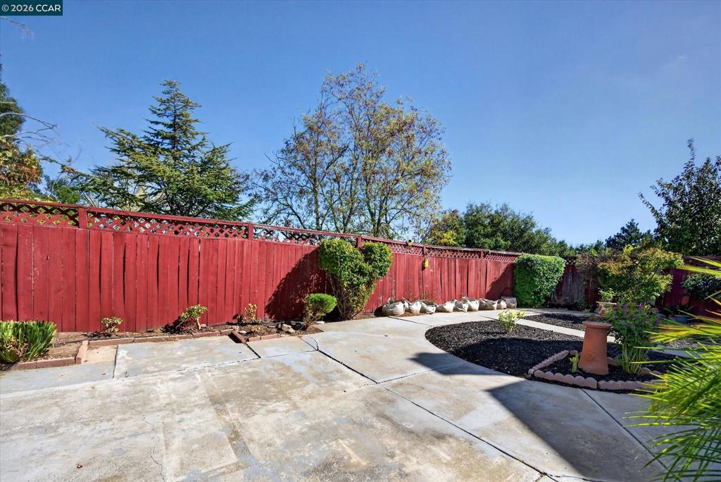 1104 Canterbury Property Photo 30