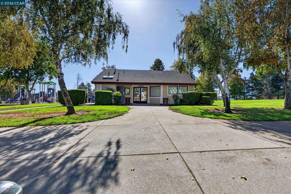 1104 Canterbury Property Photo 32