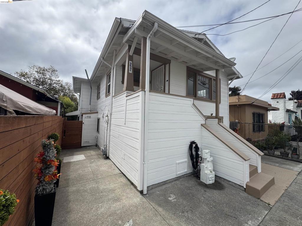 3547 Suter Street Property Photo 1