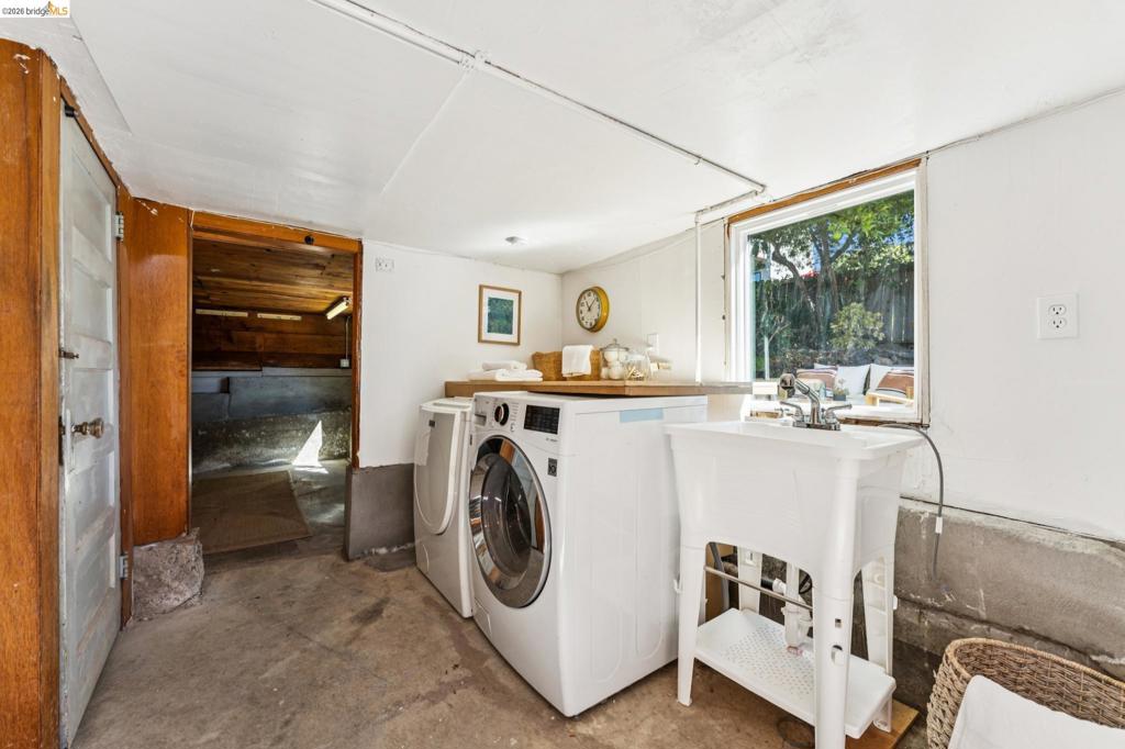 2836 Rawson St Property Photo 44