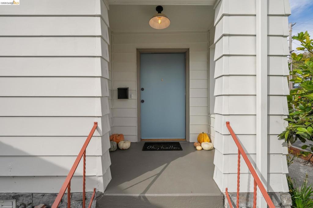 2702 Acton St Property Photo 4