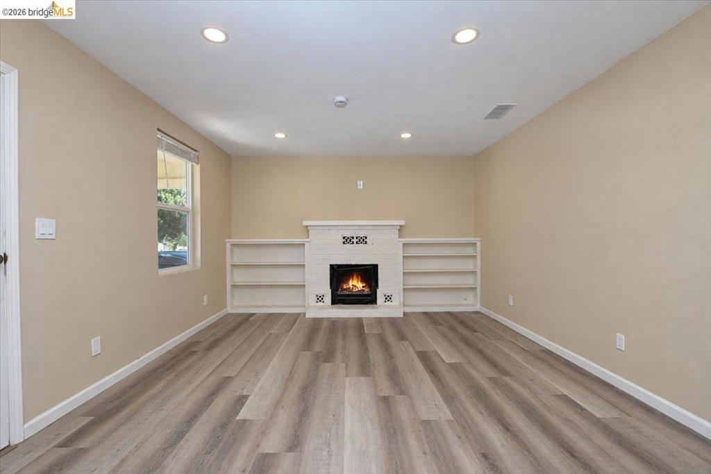 308 W 8th Property Photo 6
