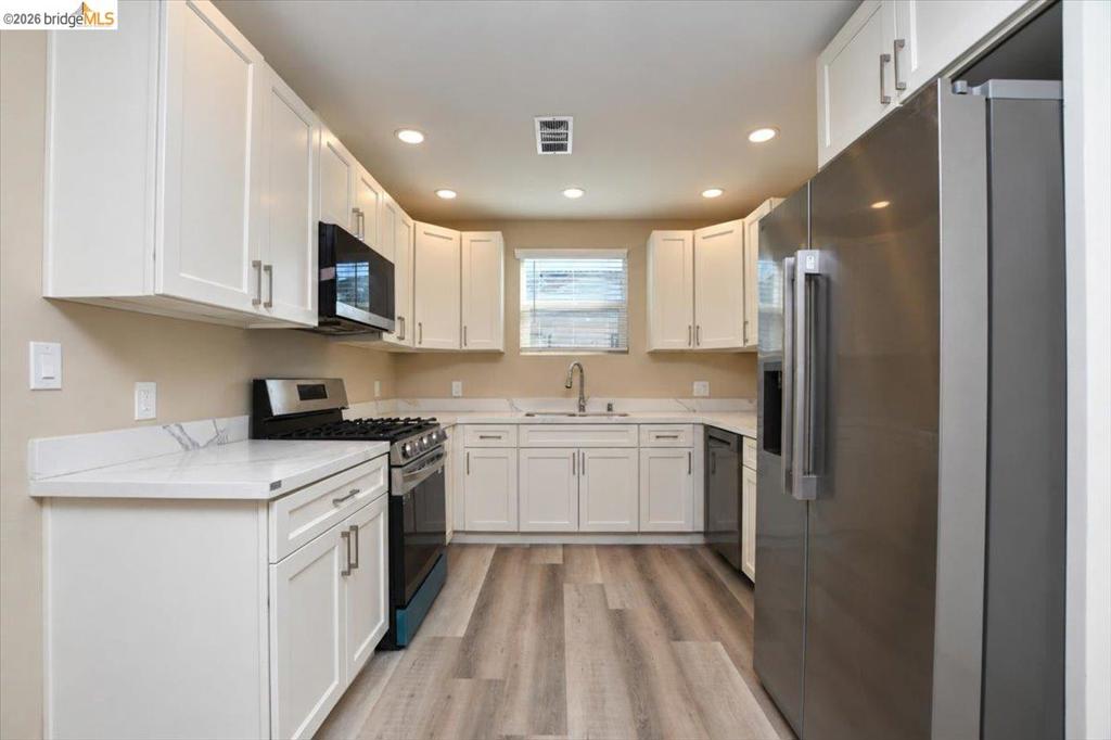 308 W 8th Property Photo 10