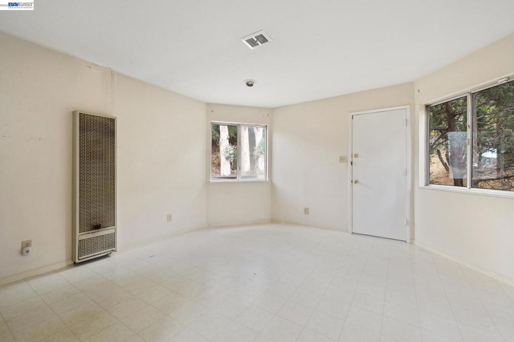 950 Avis Dr Property Photo 9